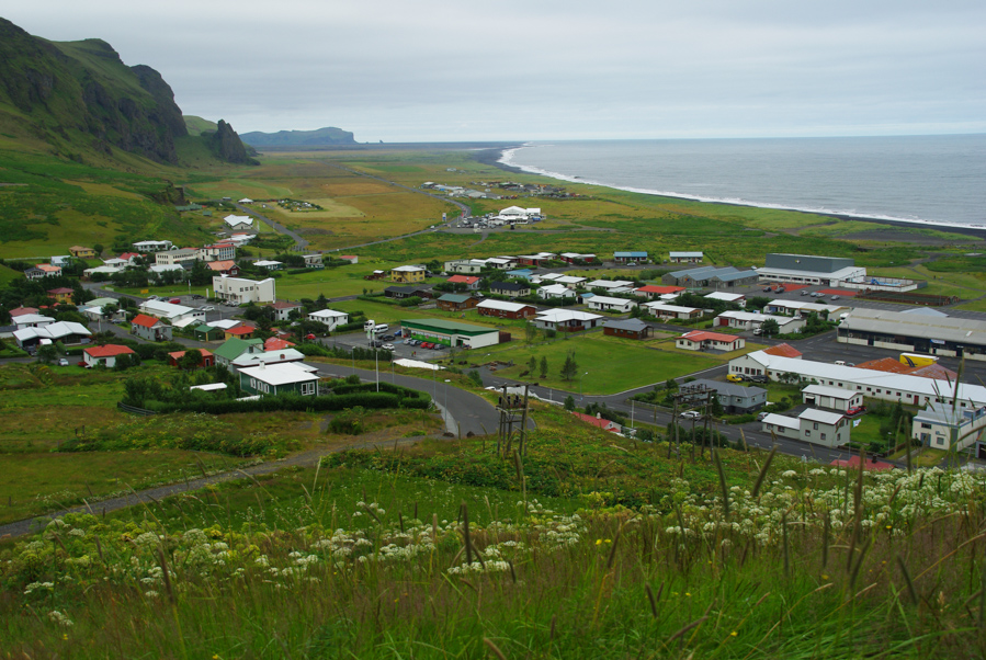 panorama sur la ville de vik en Islande