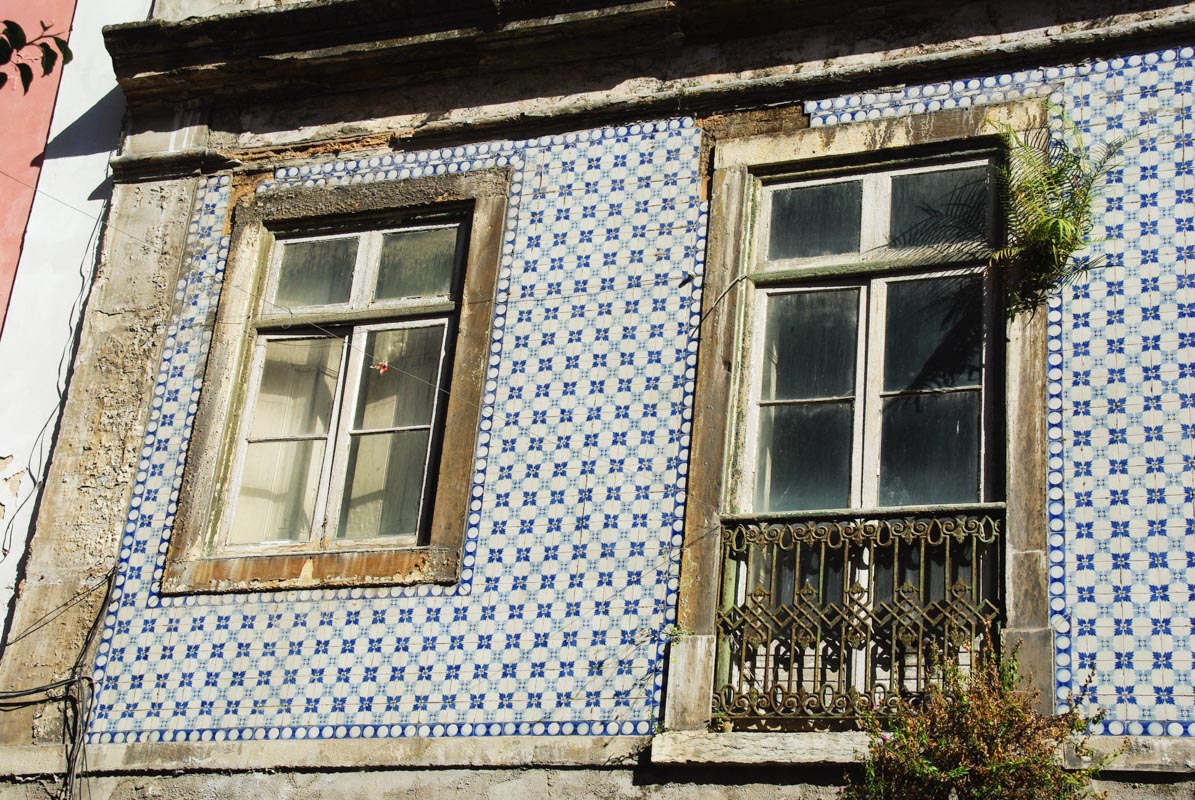 immeuble recouvert d'azulejos