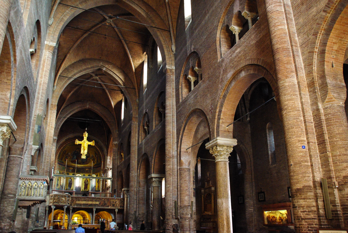 Intérieur de la cathédrale de Modène