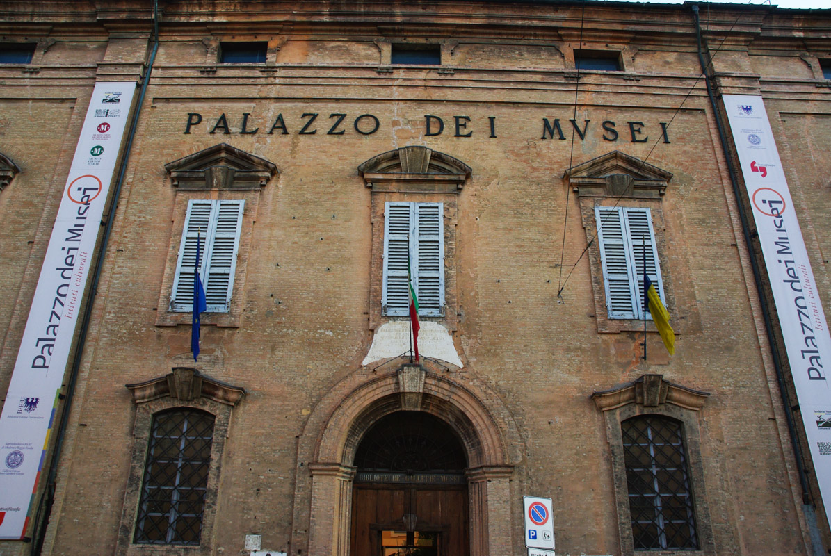 Facade du palais des musées - Modène