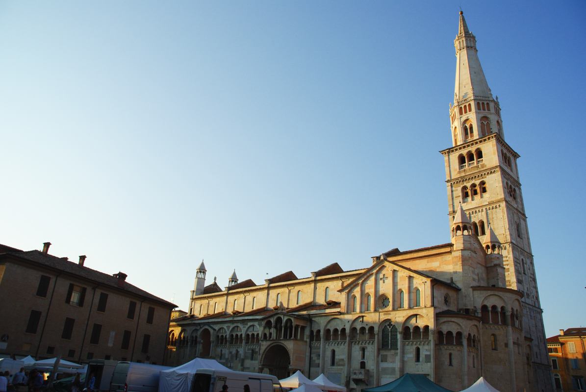 Duomo de Modène au soleil couchant