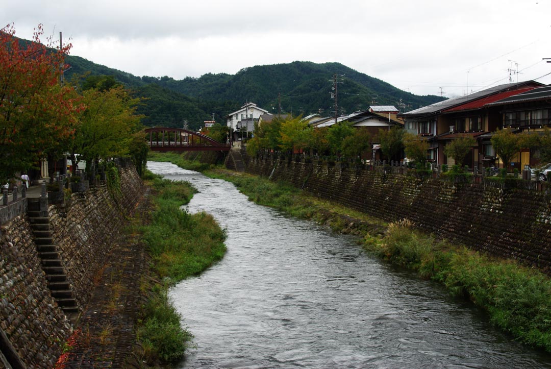Les rives de la rivière Miya - Hida Furukawa