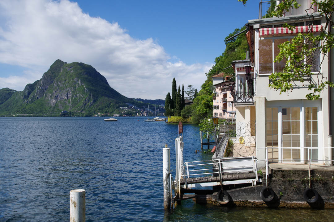 des villas au bord du lac de Lugano