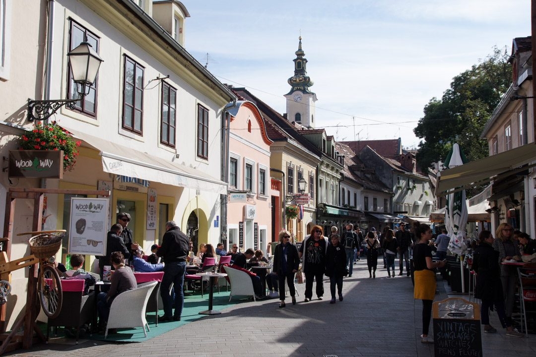 Rue pietonne dans le centre-ville de Zagreb