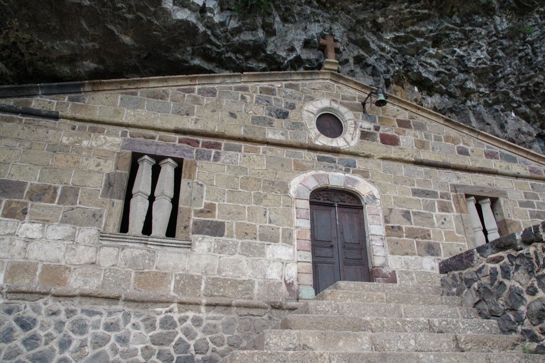 chapelle troglodyte sur les hauteurs de Monistrol