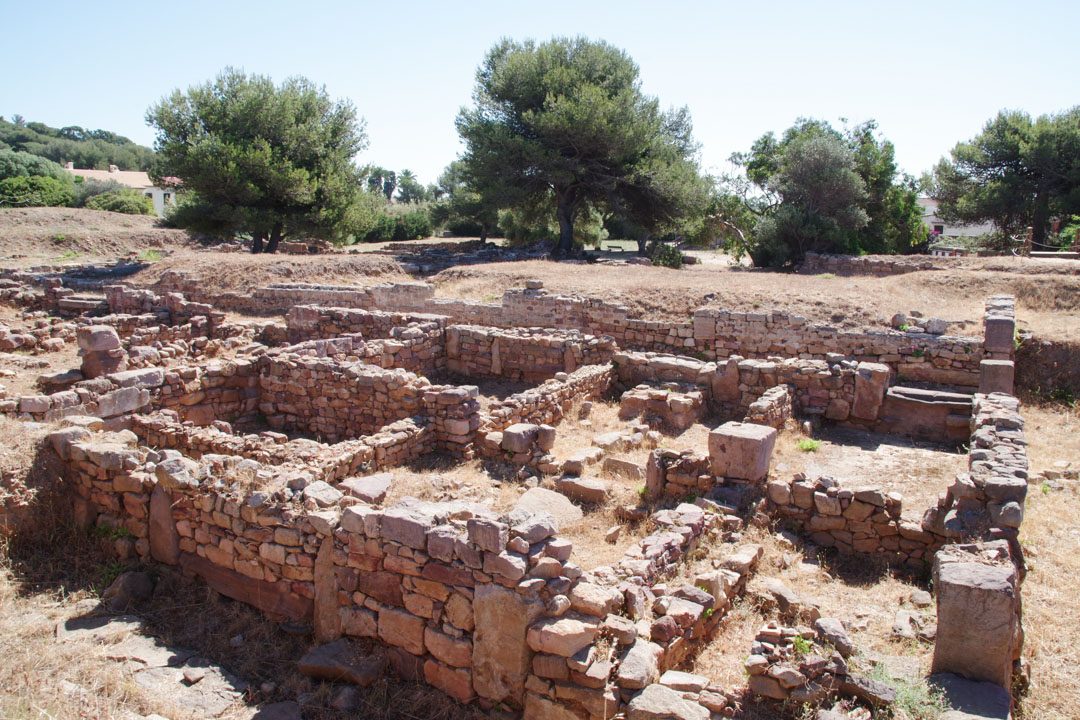 ruines d'un îlot d'habitations du site archéologique d'Olbia à Hyères