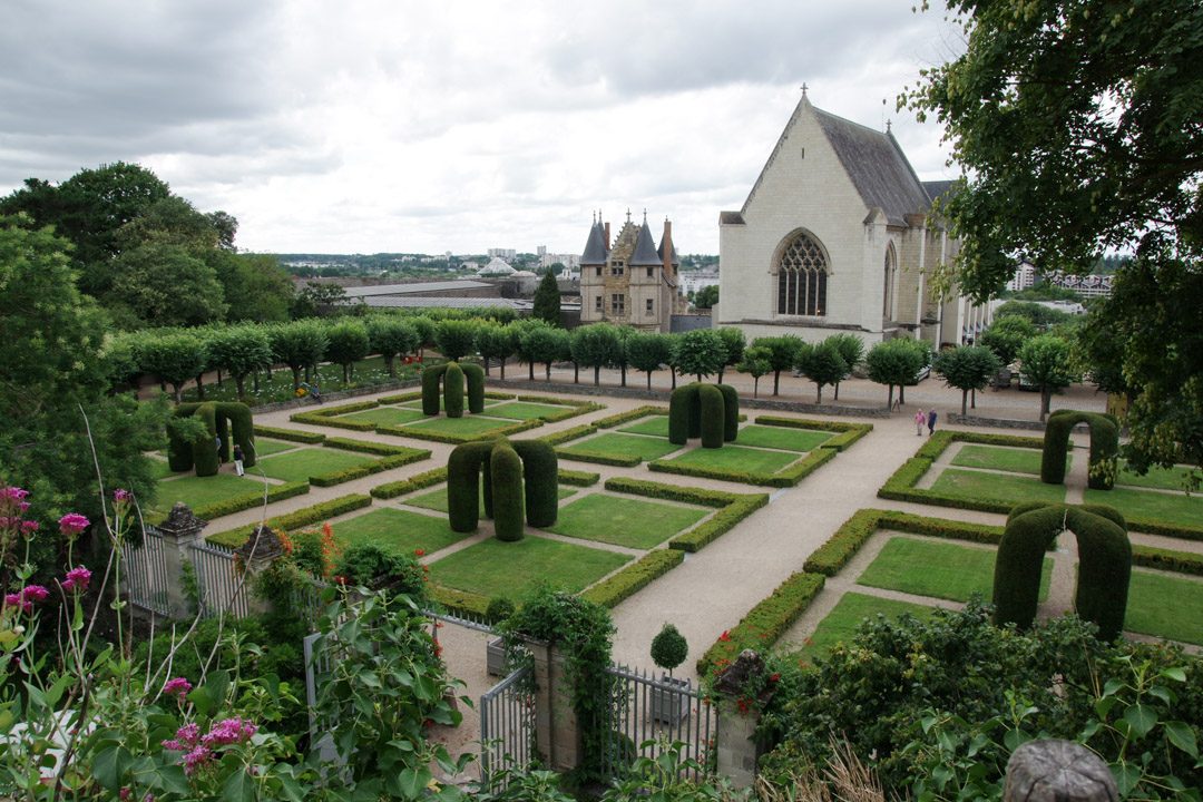 jardin de la cour intérieure du chateau d'Angers