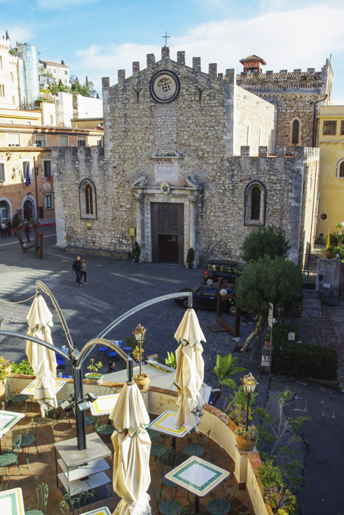 vue sur la piazza duomo de Taormina
