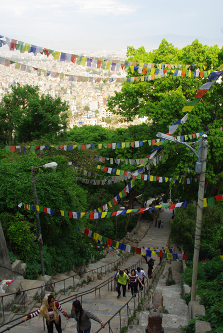 les escaliers qui montent vers le sanctuaire de Swayambunath