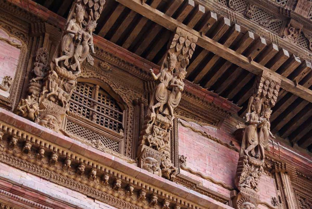 détail des ornementations en bois dans le palais de la Kumari