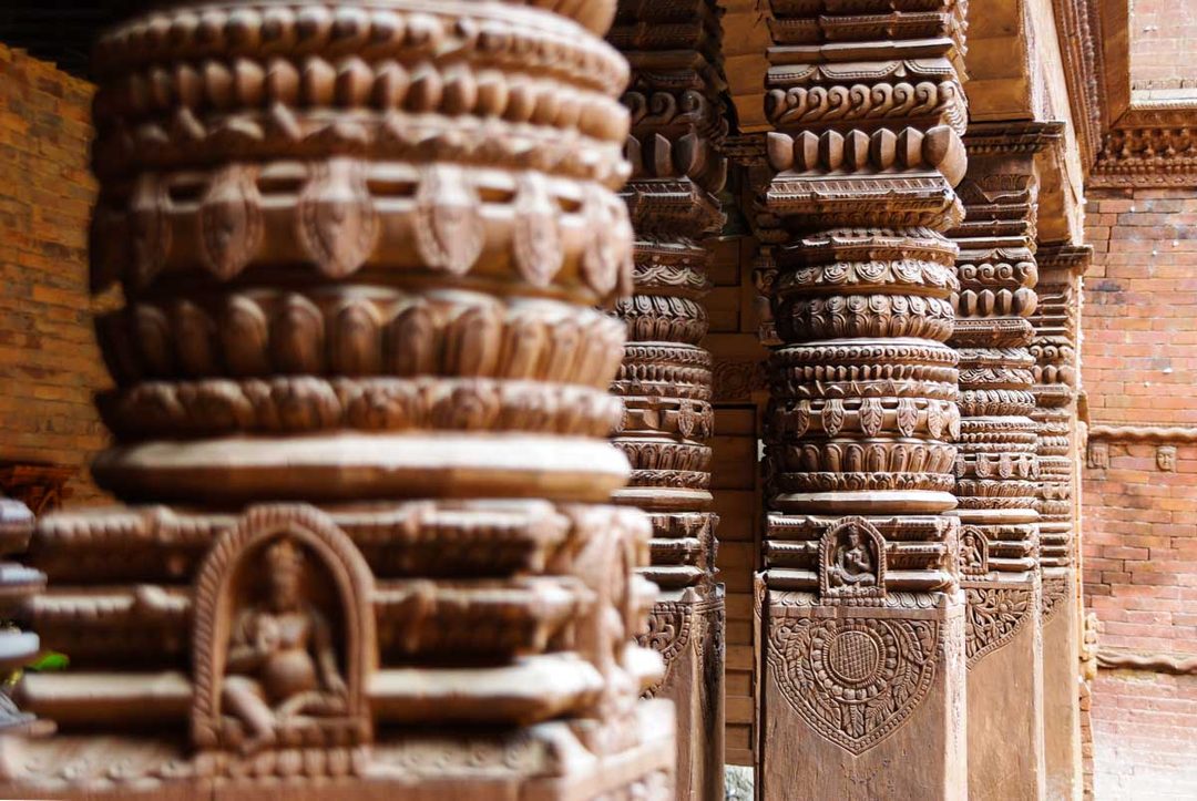 détail des ornementations en bois dans le palais de la Kumari