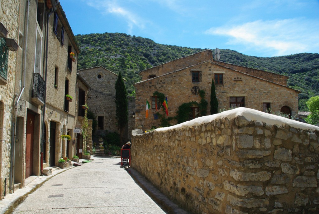 Saint Guilhem le Désert visite d'un des plus beaux villages de France