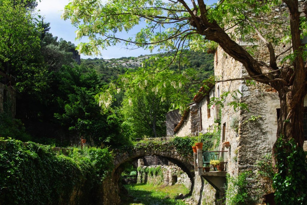 Saint Guilhem le Désert visite d'un des plus beaux villages de France