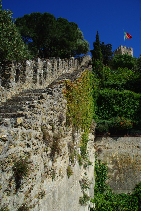 Escalier du Castelo San Jorge à Lisbonne