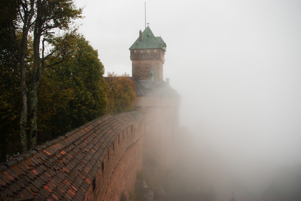 Chateau du Haut Koenigsbourg dans le brouillard