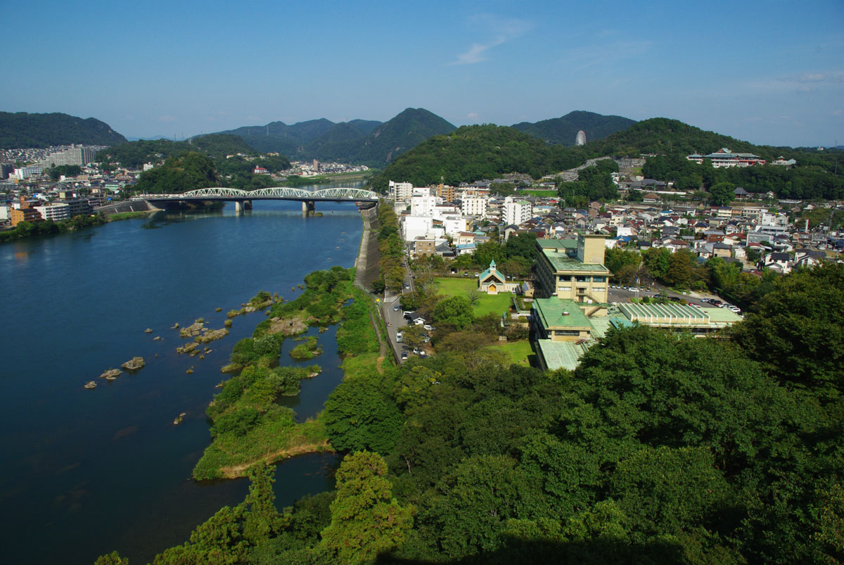 vue sur la rivière Kiso depuis le donjon d'inuyama