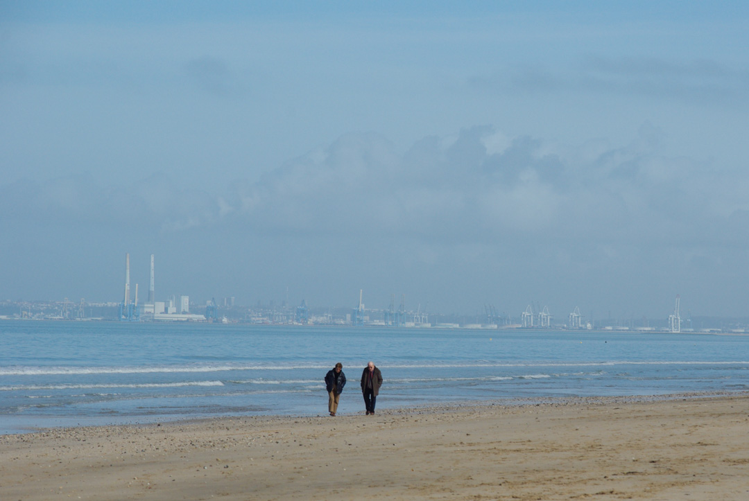 plage de Trouville avec le havre en arrière plan - Normandie