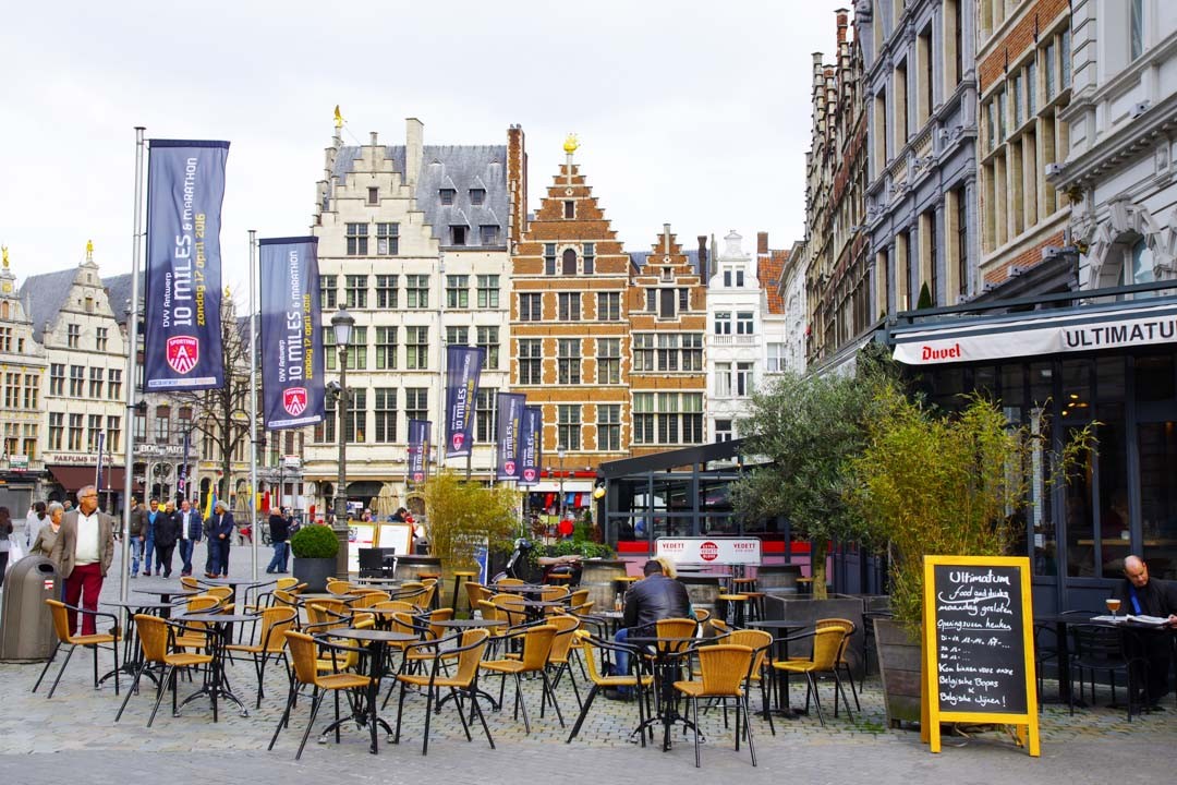 Terrasse de café de la Grand Place d'Anvers