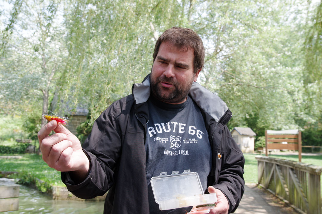 Un professeur de pèche à la mouche - Lac du Causse