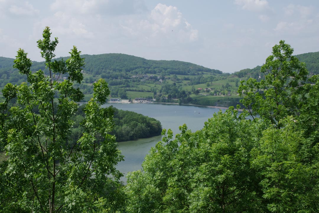 Panorama sur le lac du Causse depuis Chasteaux