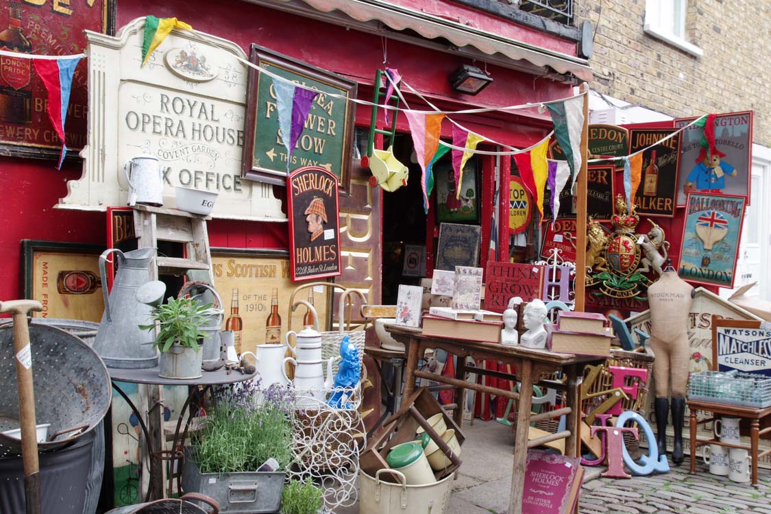 un magasin de souvenir vintage à Notting Hill