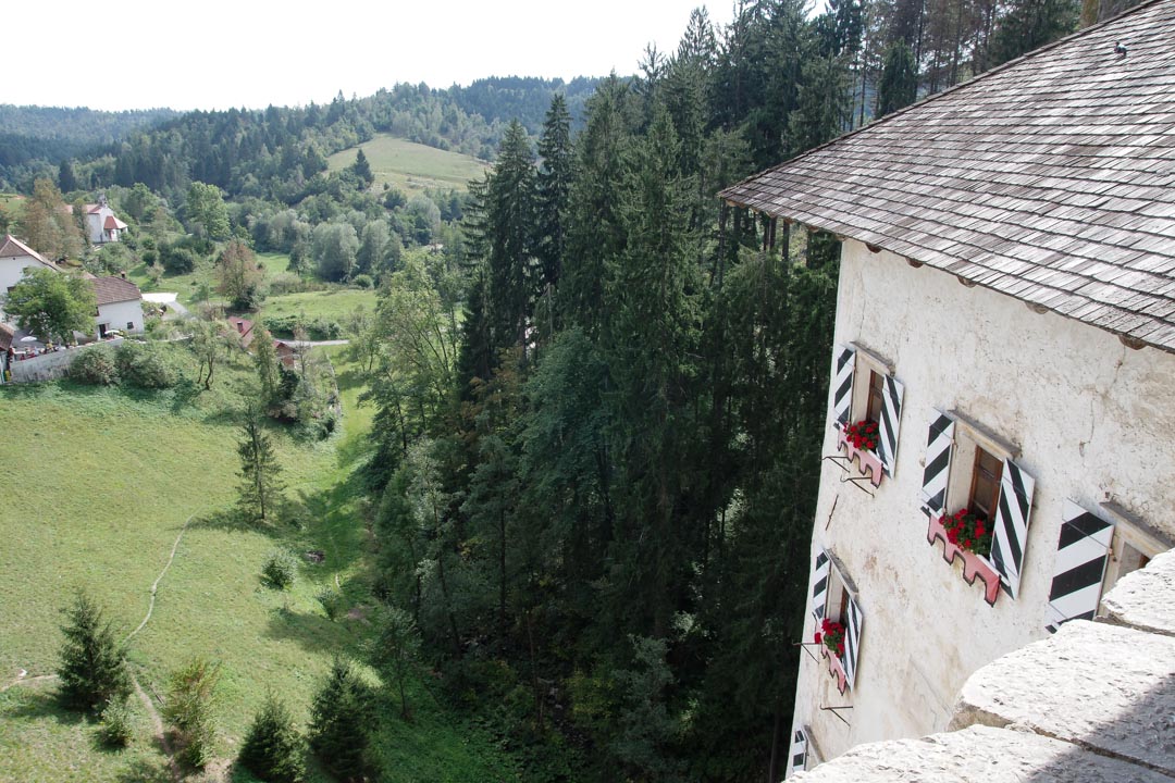 Chateau de Predjama en Slovénie