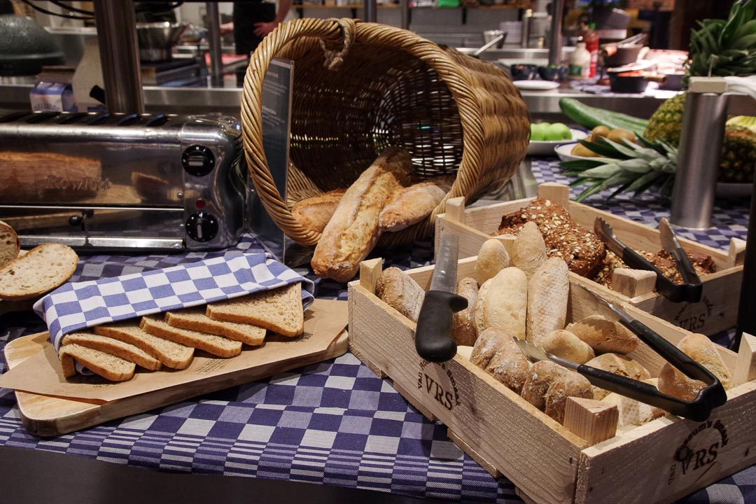 le buffet petit dejeuner du Stadshotel à Woerden