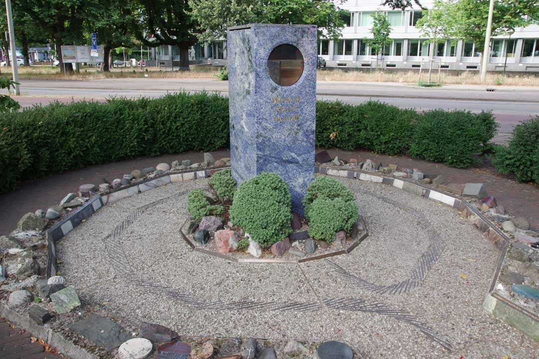 le monument de la flamme de la paix à la Haye
