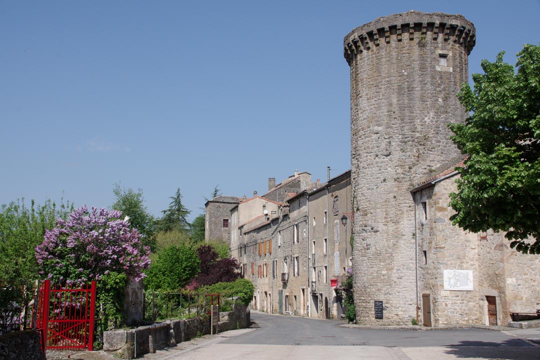 le tour des remparts de Sainte Eulalie de Cernon