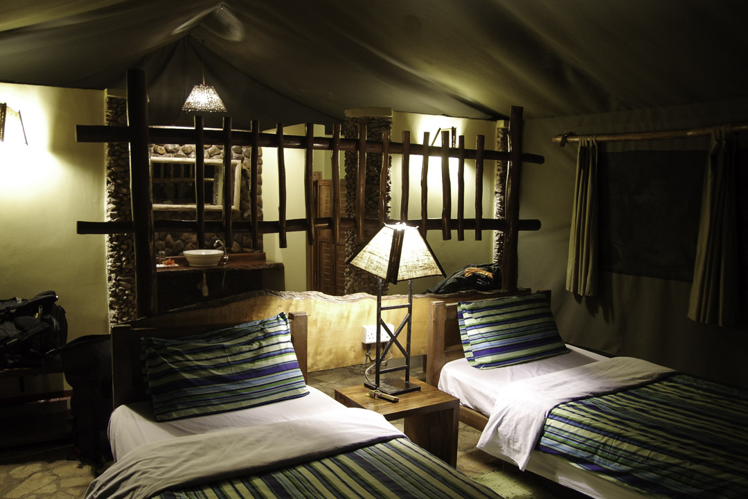 Intérieur de la tente du Kibale Forest Lodge