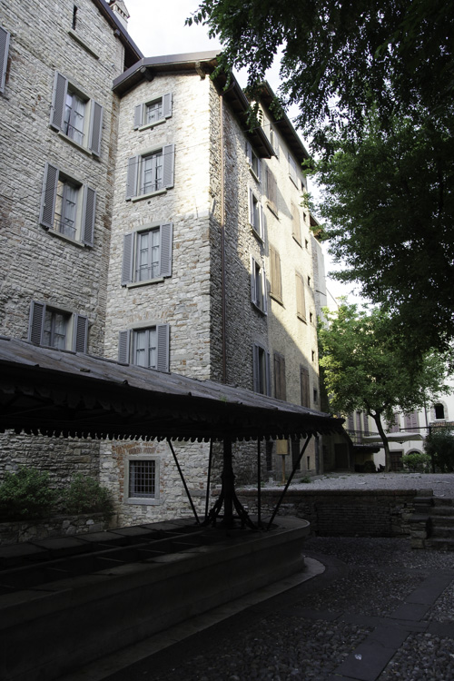 vieux lavoir dans le centre de Bergame
