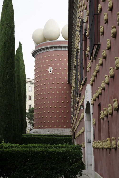 Tour ornée d'oeufs du Théatre Musée de Dali à Figueres