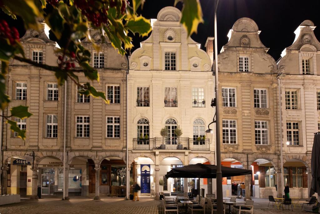 Grand Place Hotel