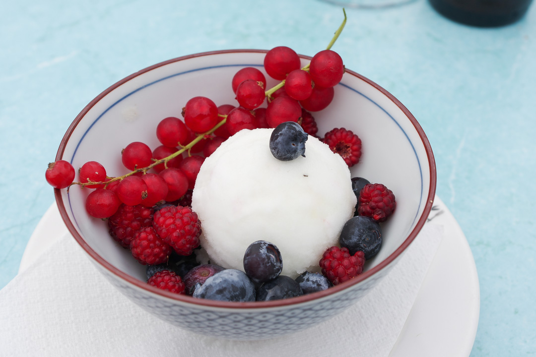 dessert glace verveine aux fruits rouges- restaurant augustus