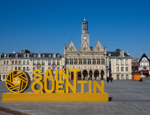 la place principale de Saint Quentin