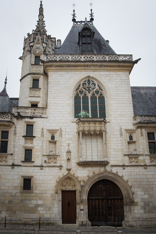 Facade principale du Palais Jacques Coeur