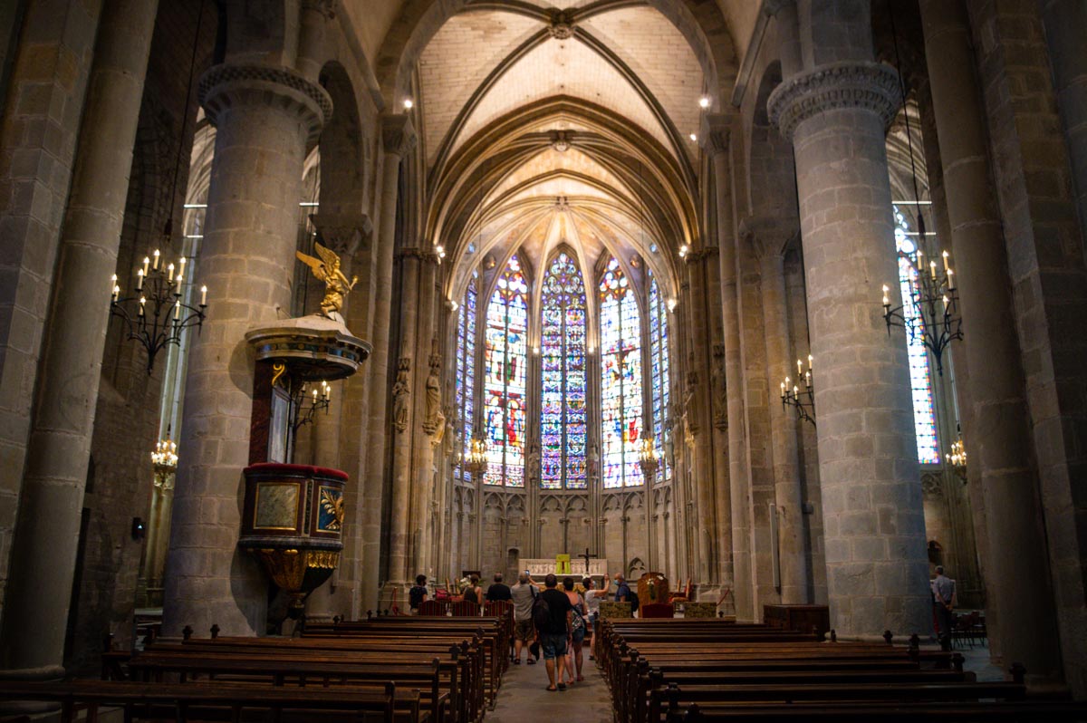intérieur de la basilique saint nazaire à Carcassonne