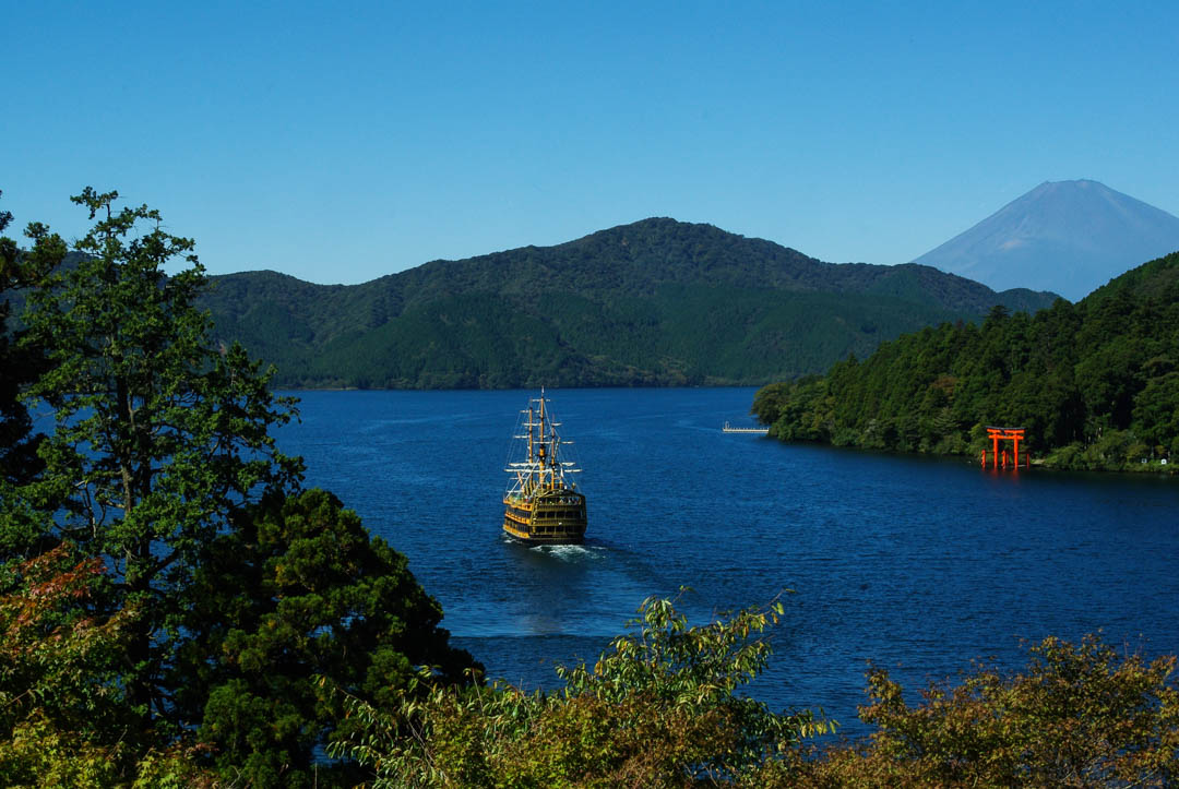 la bateau de pirates pour se déplacer sur le lac Ashinoko à Hakone