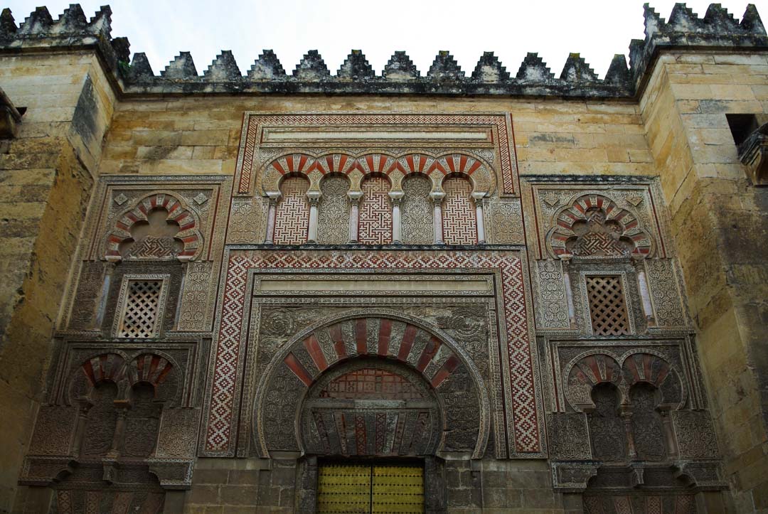 les musées extérieurs de l'imposante mosquée cathédrale de Cordoue