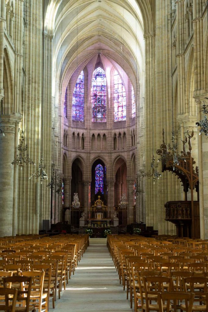 la nef de la cathédrale de Soissons