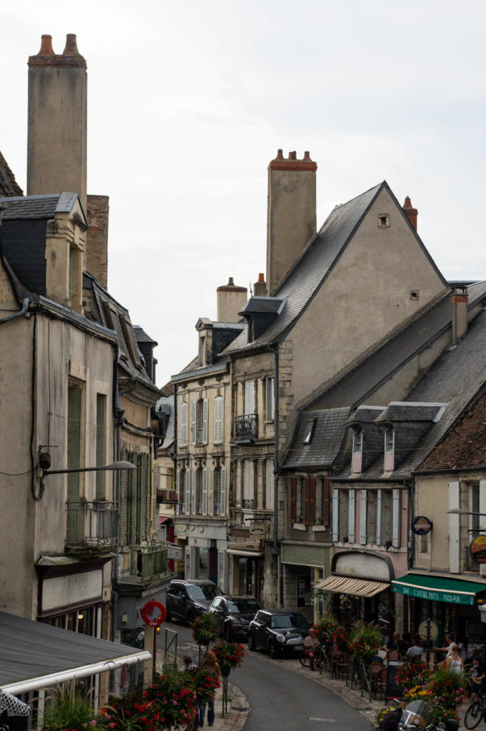 rue commercante principale de la Charité sur Loire