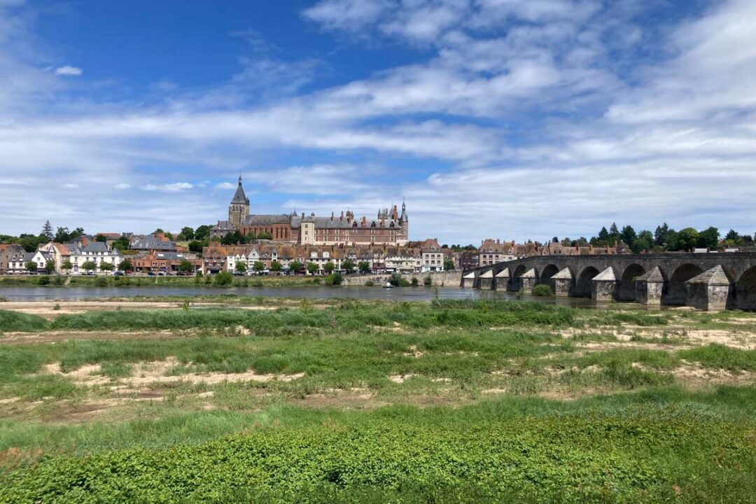 point de vue sur Gien depuis les bords de Loire