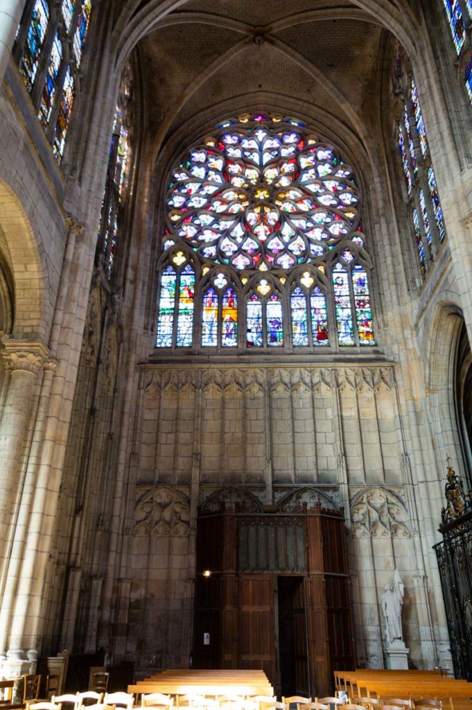Rosace du transept de la cathédrale de Sens