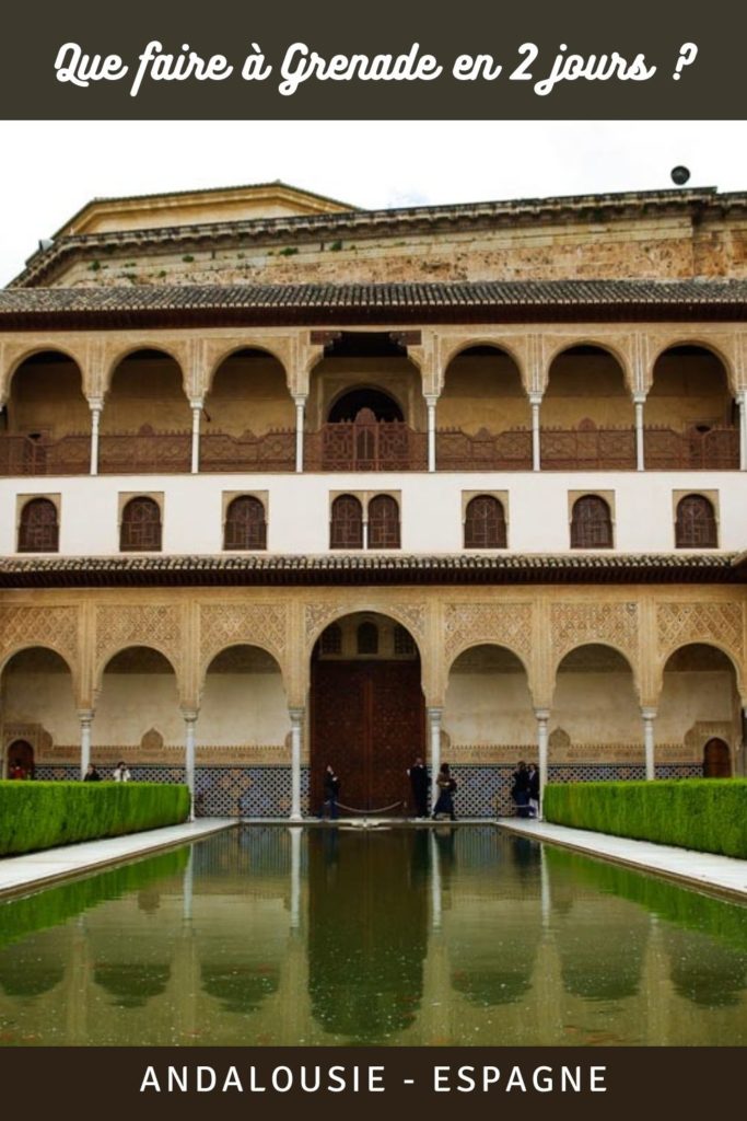 Le guide pratique pour visiter  Grenade en Andalousie en 2 jours. Visiter le Palais de l'Alhambra, déambuler dans les ruelles de l'Albacin, admirer la cathédrale de Grenade et sa chapelle royale et faire du shopping dans les anciens souks.