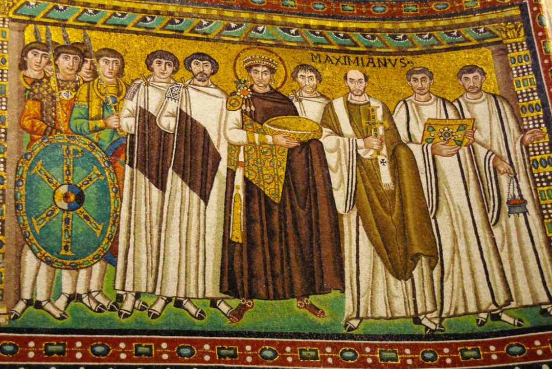 mosaique représentant l'empereur Justinien dans la Basique San Vital de Ravenne
