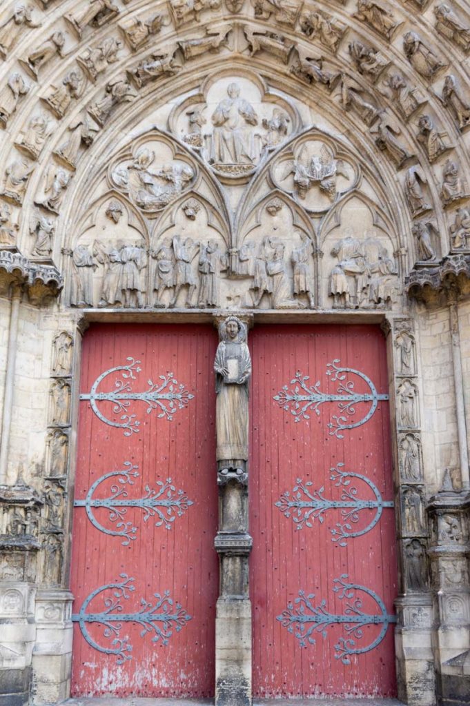 détail du portail de la Cathédrale Saint-Etienne de Sens
