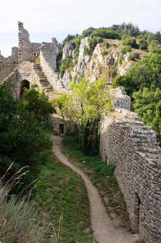 Le Château de Crussol en Ardèche au bord du Rhône près de Valence
