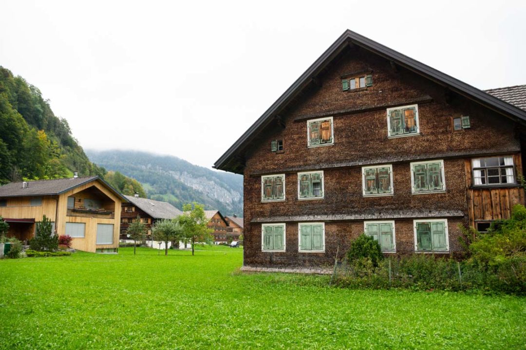 Maison traditionnelle dans le village de Mellau