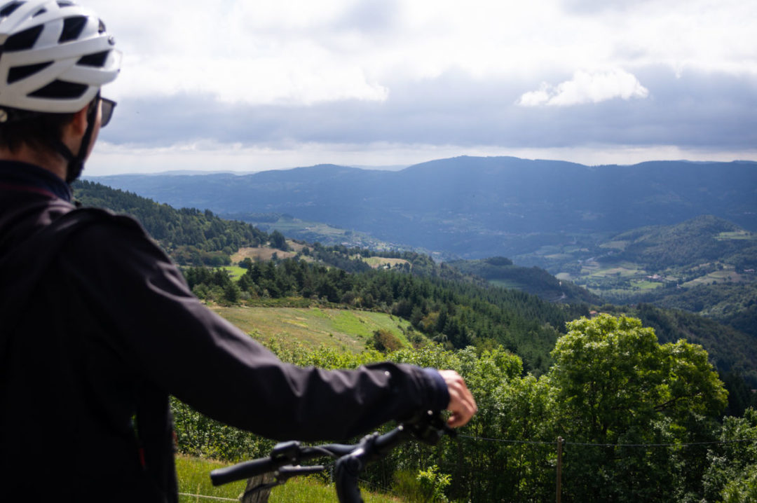 Balade en vélo électrique en Ardèche autour de Saint Félicien sur le circuit des cols de l'Ardéchoises