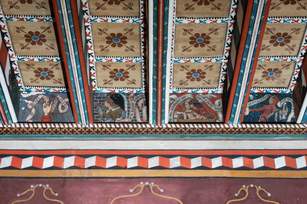 plafond peint - détail de l'abbaye de Saint Hilaire
